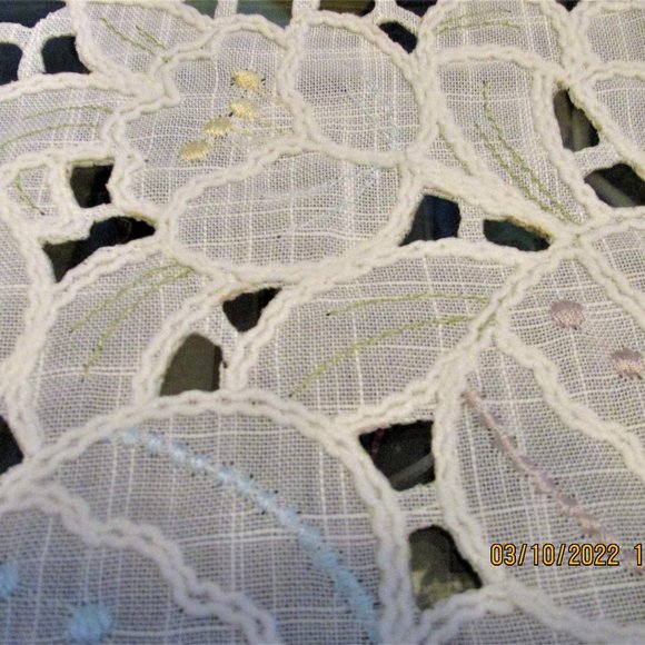 Secret Celebrity Easter Table Runner Easter Egg Embroidered 14 X 72 NWT - Picture 6 of 9